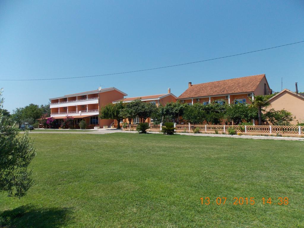 Delfini Holiday Homes Ulcinj Extérieur photo